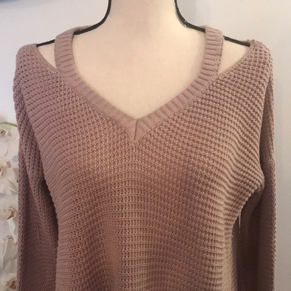 ‼️CLEARANCE‼️ Cut Out Shoulder Waffle Top - Picture 5 of 8